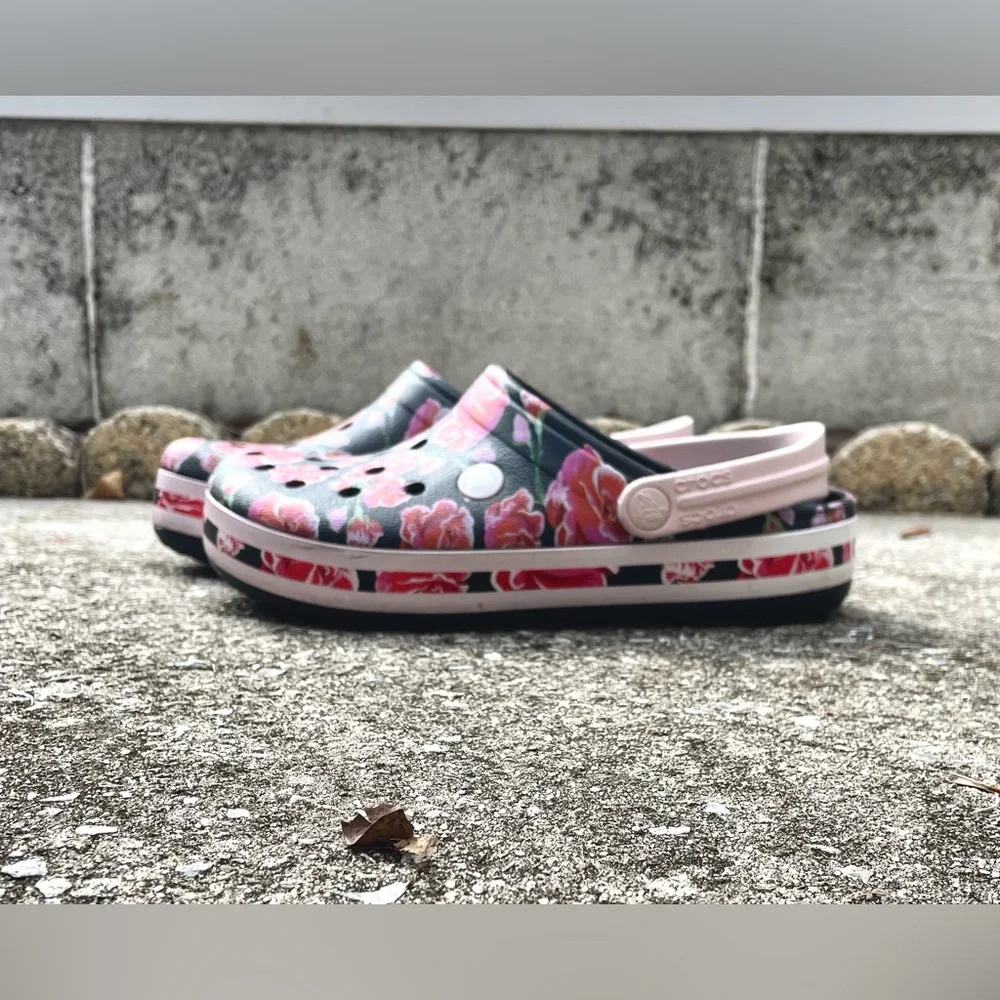*EUC* CROCBAND Floral Graphic III Clog - Floral On Black - 205330-97J - W 7/M 5 - Picture 2 of 11